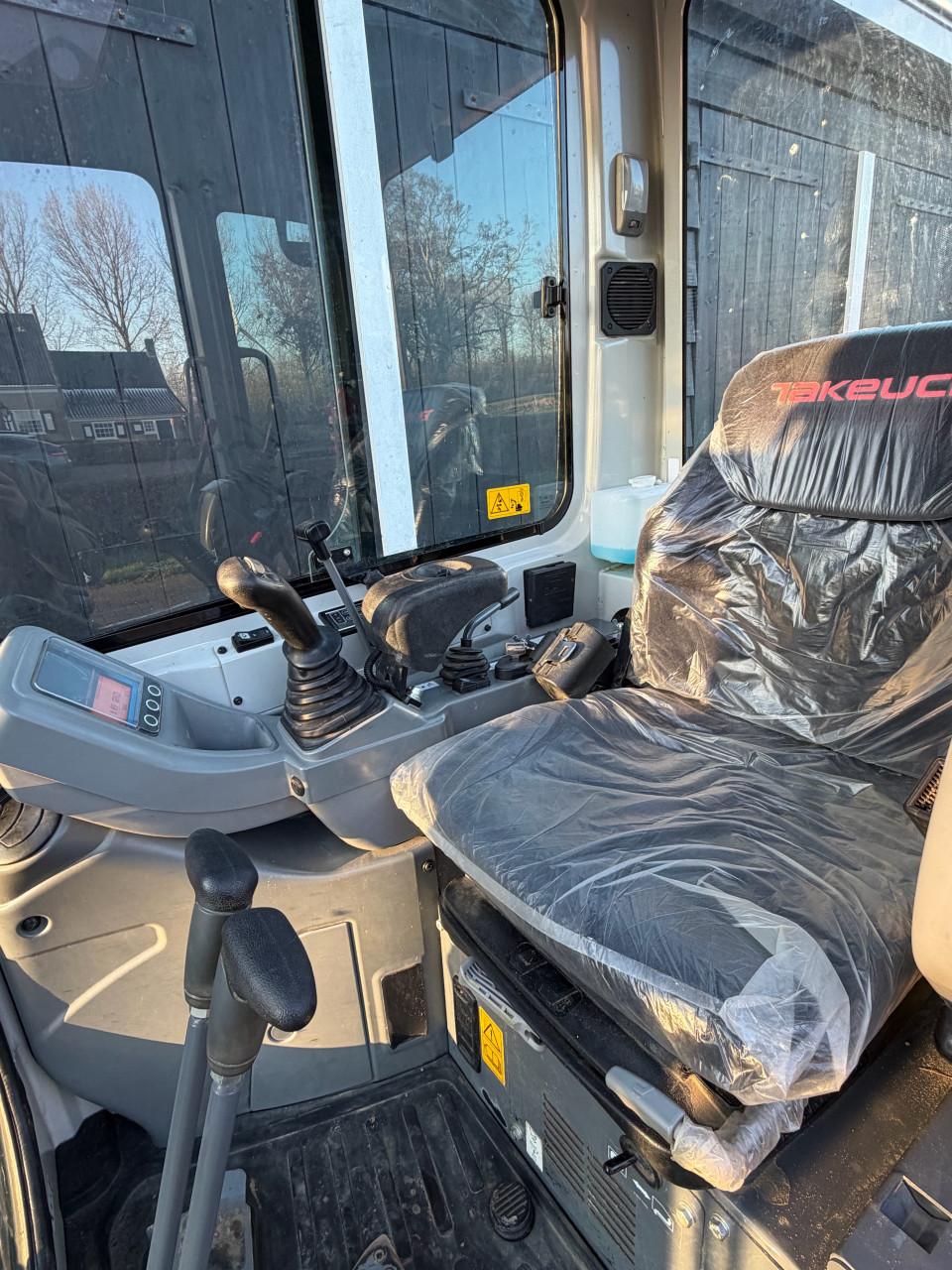 Takeuchi TB225 met 459 uur!!