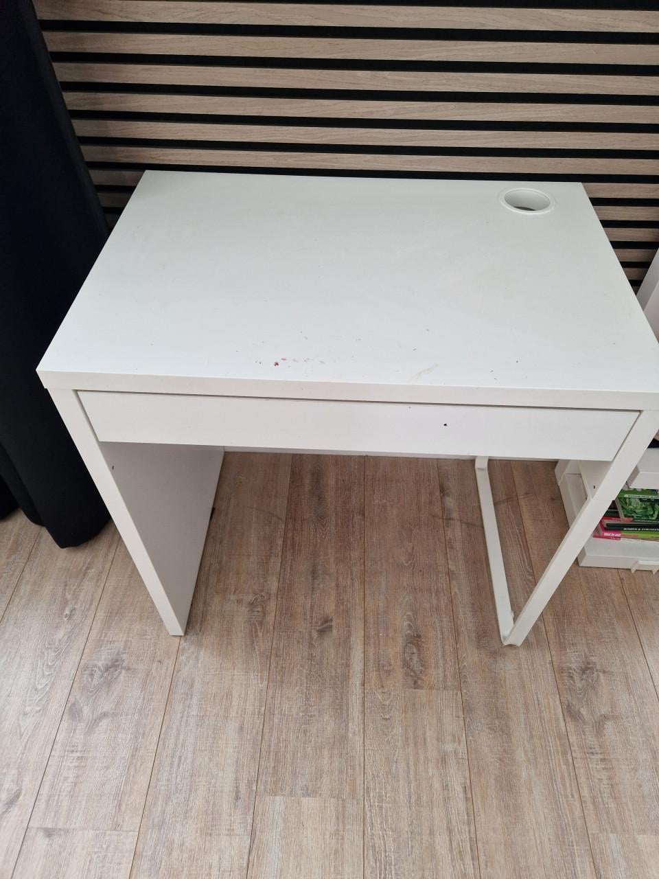 Klein bureautje / toilettafel wit