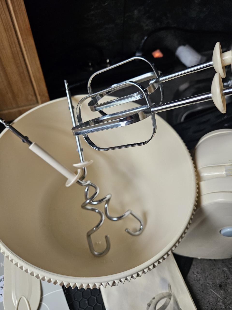 Zgan Philips Cucina HR1565 Handmixer set met draaiende kom