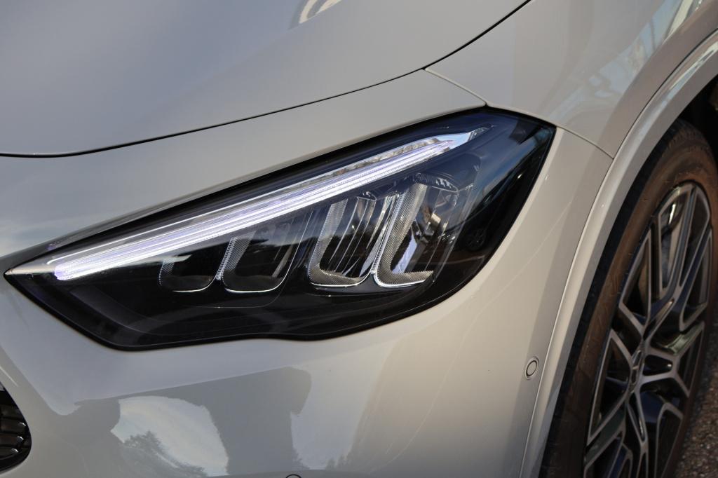 Mercedes-Benz Gla-klasse 200 amg line l mbux l panoramadak l led high perfo