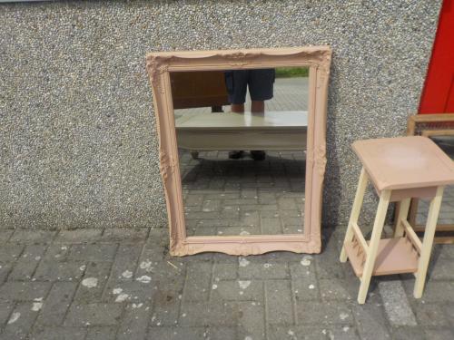 Mooie kwaliteit redelijk grote spiegel 82 x 107 cm in goede staat