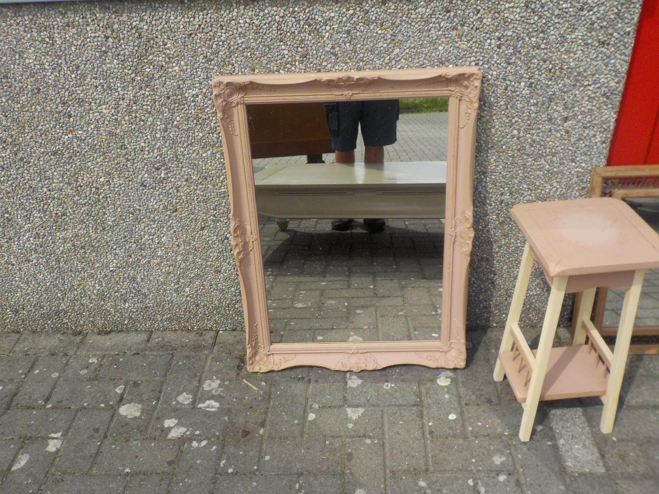 Mooie kwaliteit redelijk grote spiegel 82 x 107 cm in goede staat