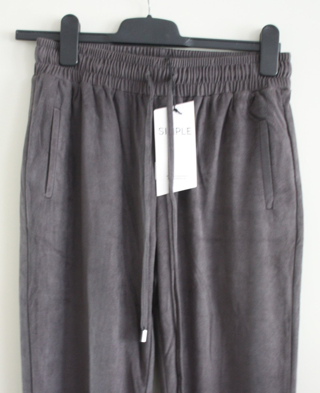 Nieuwe grijze suedelook broek met elastische tailleband maat s
