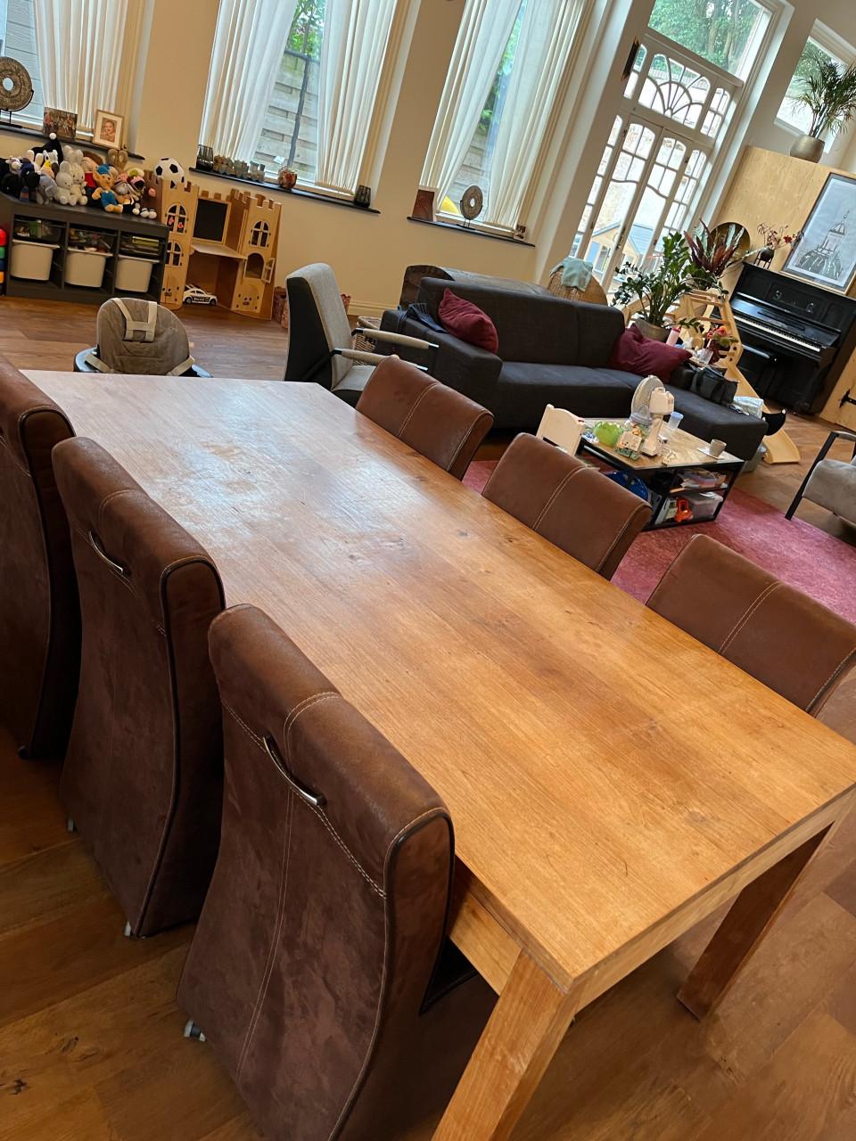 Eettafel met 6 stoelen