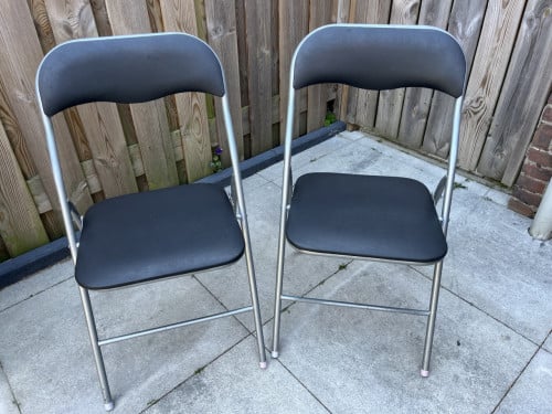 2 stoelen klapstoeltjes