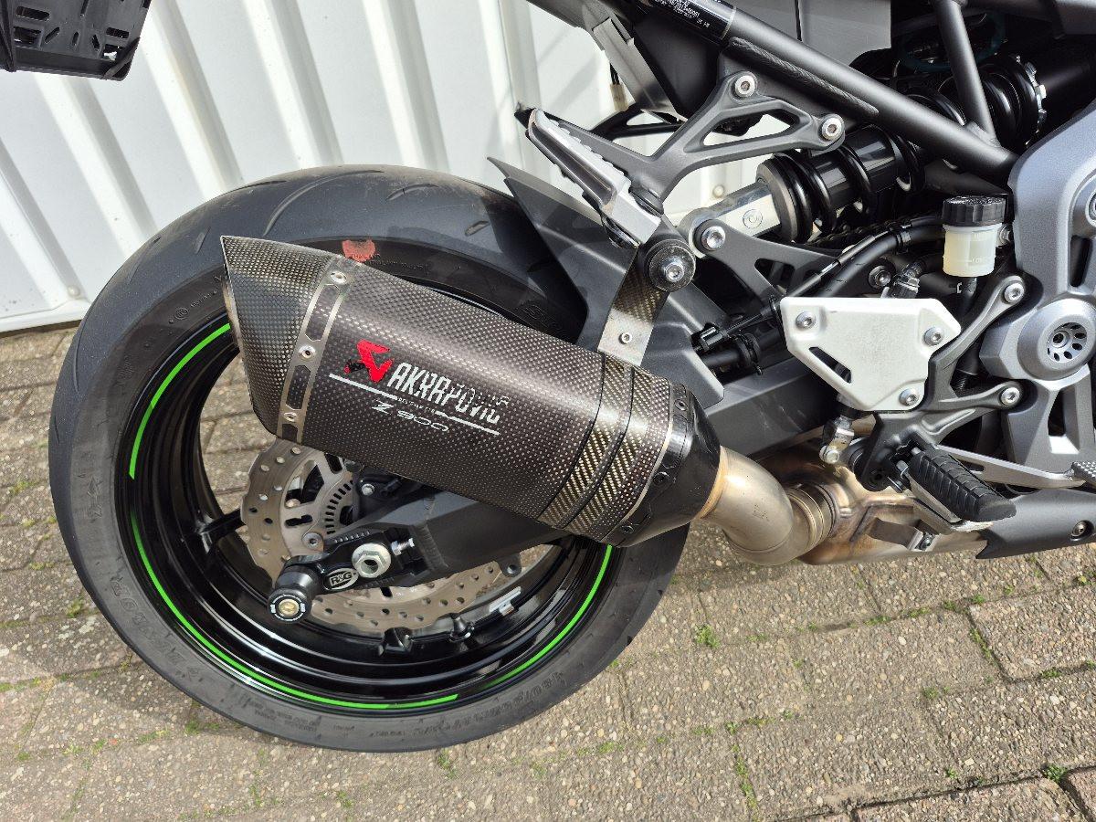 Kawasaki Z900 Akrapovic uit 2019, stoere naked bike