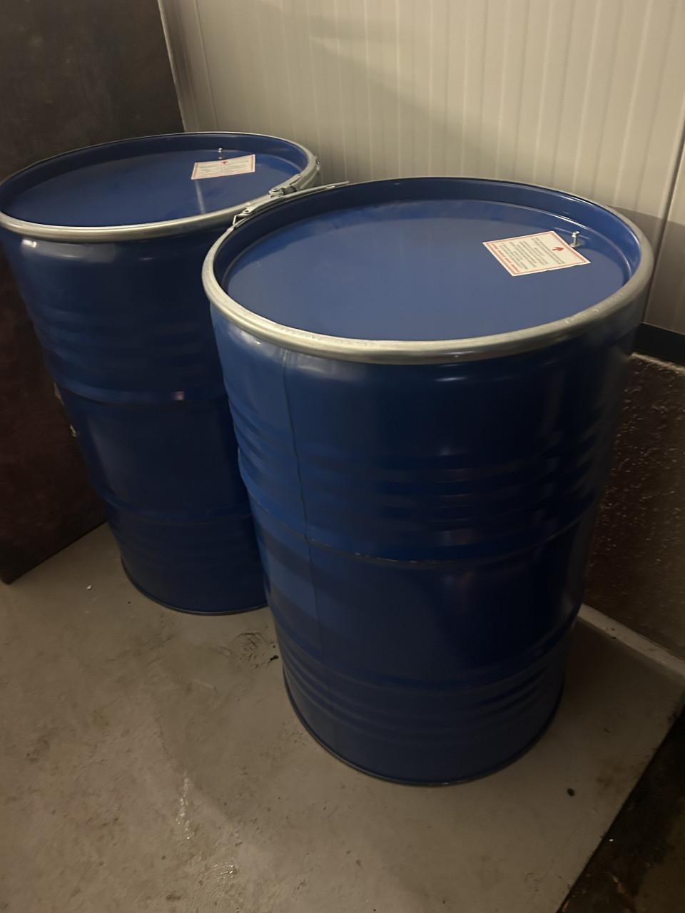 Te koop ibc/blauwe tonnen/jerrycans/vaten staal/huur ibc bar tafels