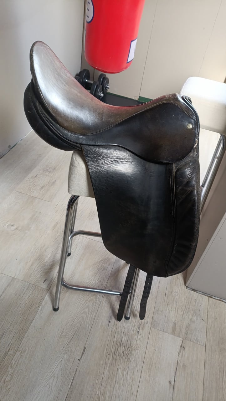 Spalding dressuur zadel 17.5 inch