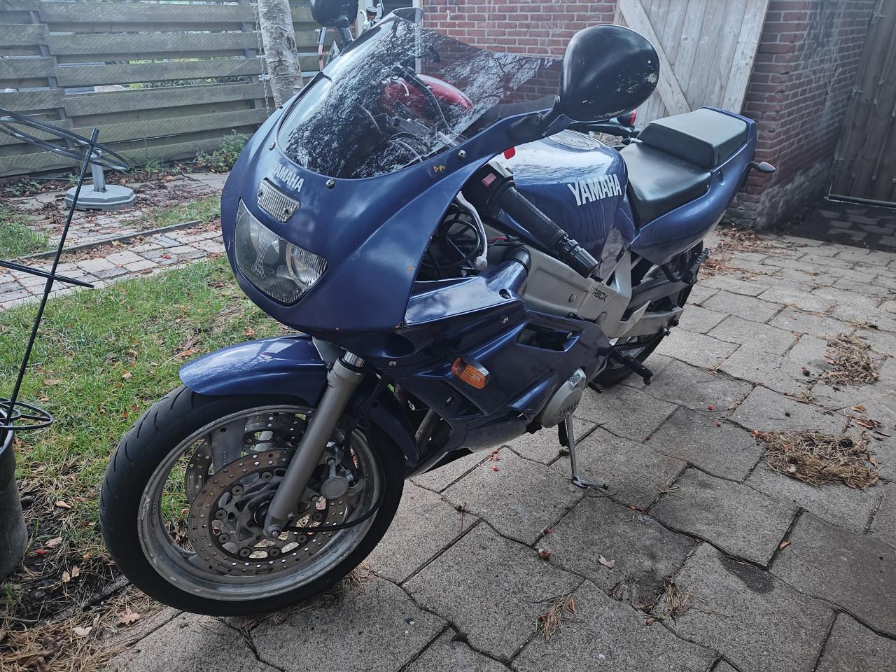 Yamaha FZR 600