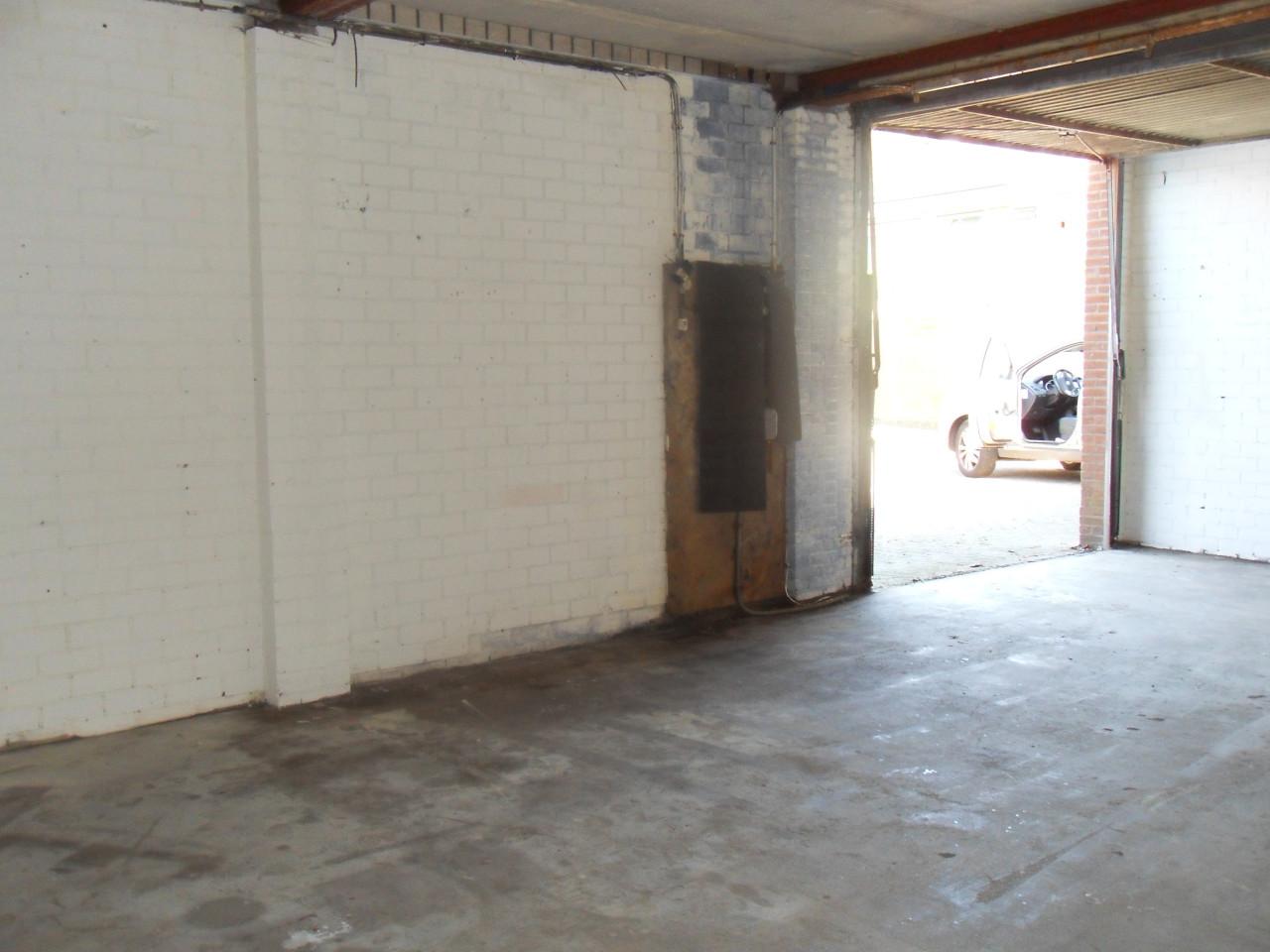 Te koop 3 dubbele extra hoge garagebox in Oost-Souburg