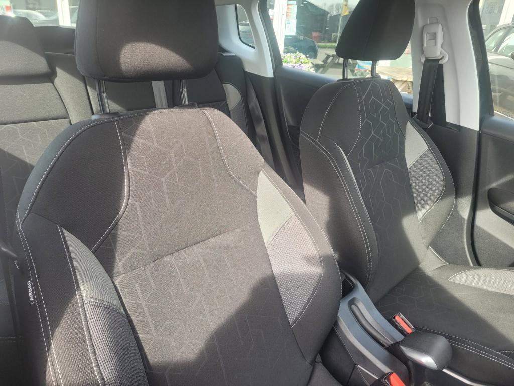 Peugeot 2008 1.2 puretech blue lion carplay