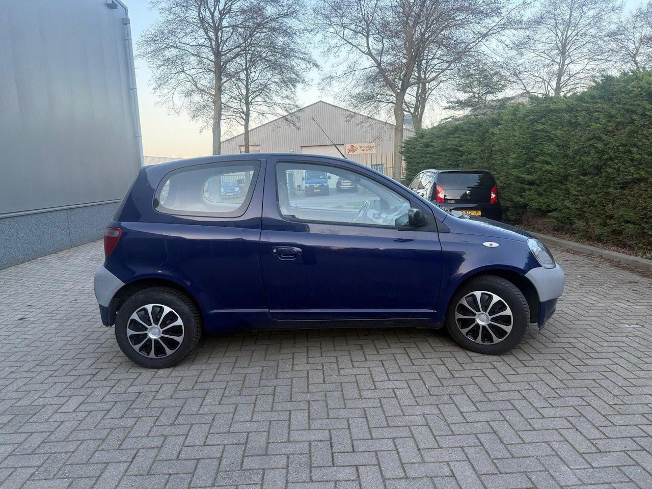 Toyota Yaris - 1.0 VVT-i Terra 154.350 KM