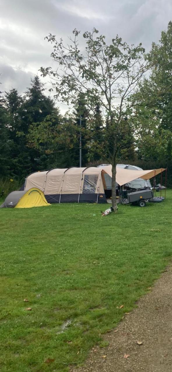 5 pers. tent, met tarp en karretje