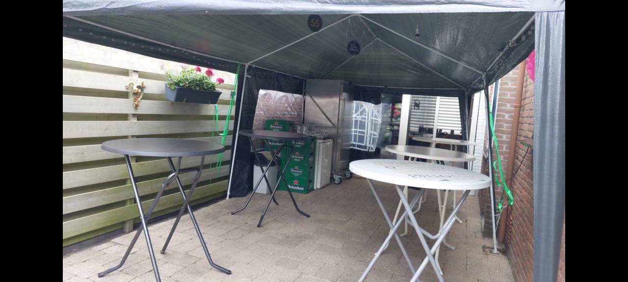 Partytent op dit moment gereserveerd