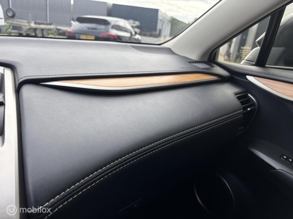 Lexus Nx 300h awd 25th edition