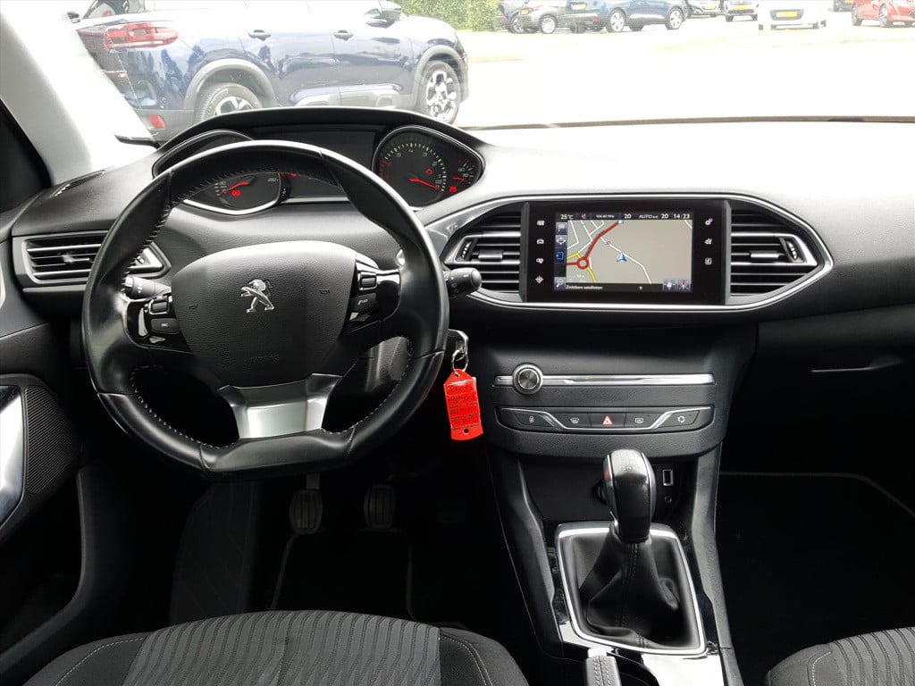 Peugeot 308 1.2 e-thp 110pk blue lease premium | navigatie | bt | cruise & 