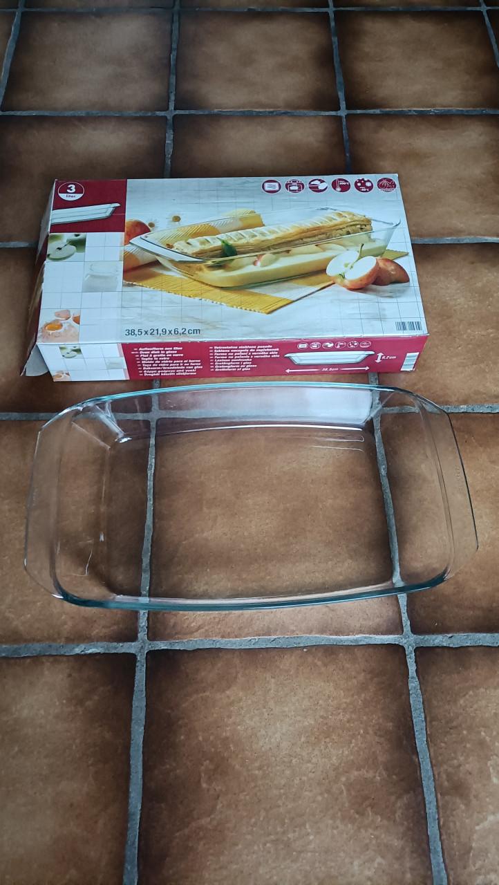 Nieuwe mooie grote ovenschaal van glas, rechthoekig. Inhoud 3 liter.