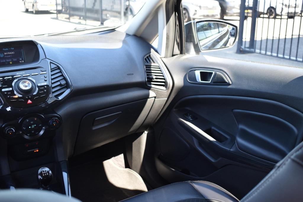 Ford Ecosport 1.0 ecoboost titanium | incl. nieuwe distrtibutieriem | trekh