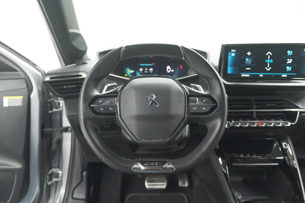 Peugeot 208 puretech 131 eat8 gt | camera | dodehoekdetectie | navigatie | 