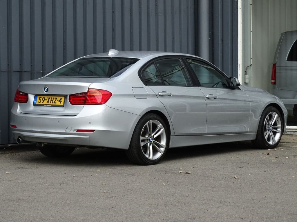 BMW 3-serie 320i executive automaat | 18" | afn. trekhaak | bluetooth