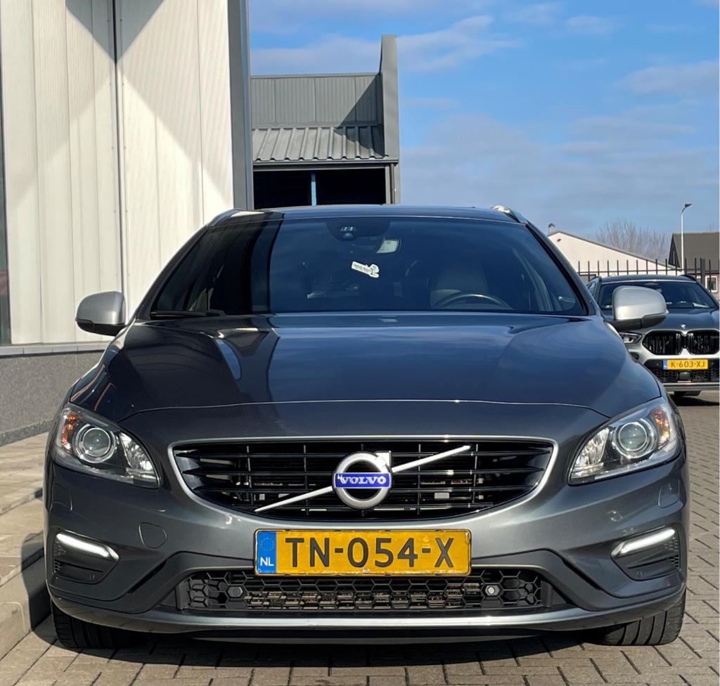 Volvo V60 2.0 d4 r-design automaat | schuifdak | leder | trekhaak