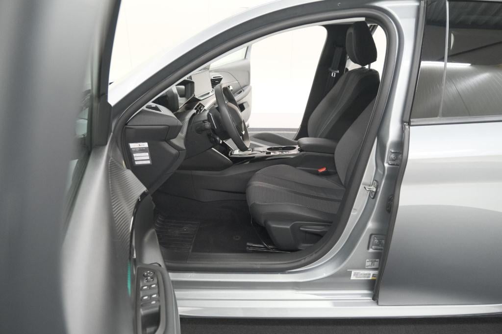 Peugeot 208 puretech 100 eat8 allure pack | camera | navigatie | apple carp