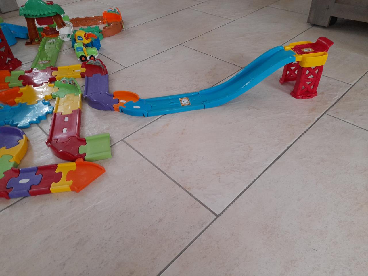 Vtech zoef zoef  dierentuin met extra paden en glijbaan (in nette staat)