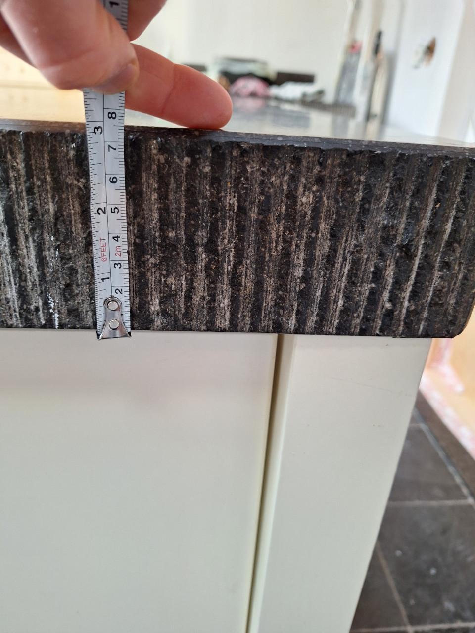 Robuuste hardstenen keukenbladen MOET WEG