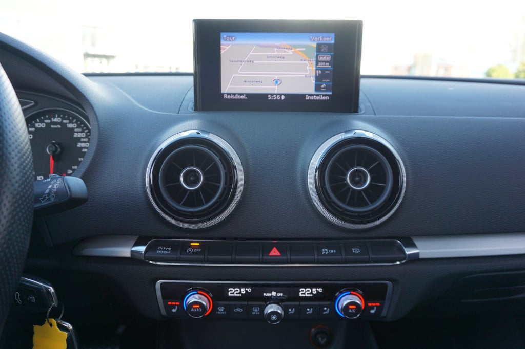 Audi A3 sportback 1.4 tfsi ambition pro line s airco / navi / cruise / pano