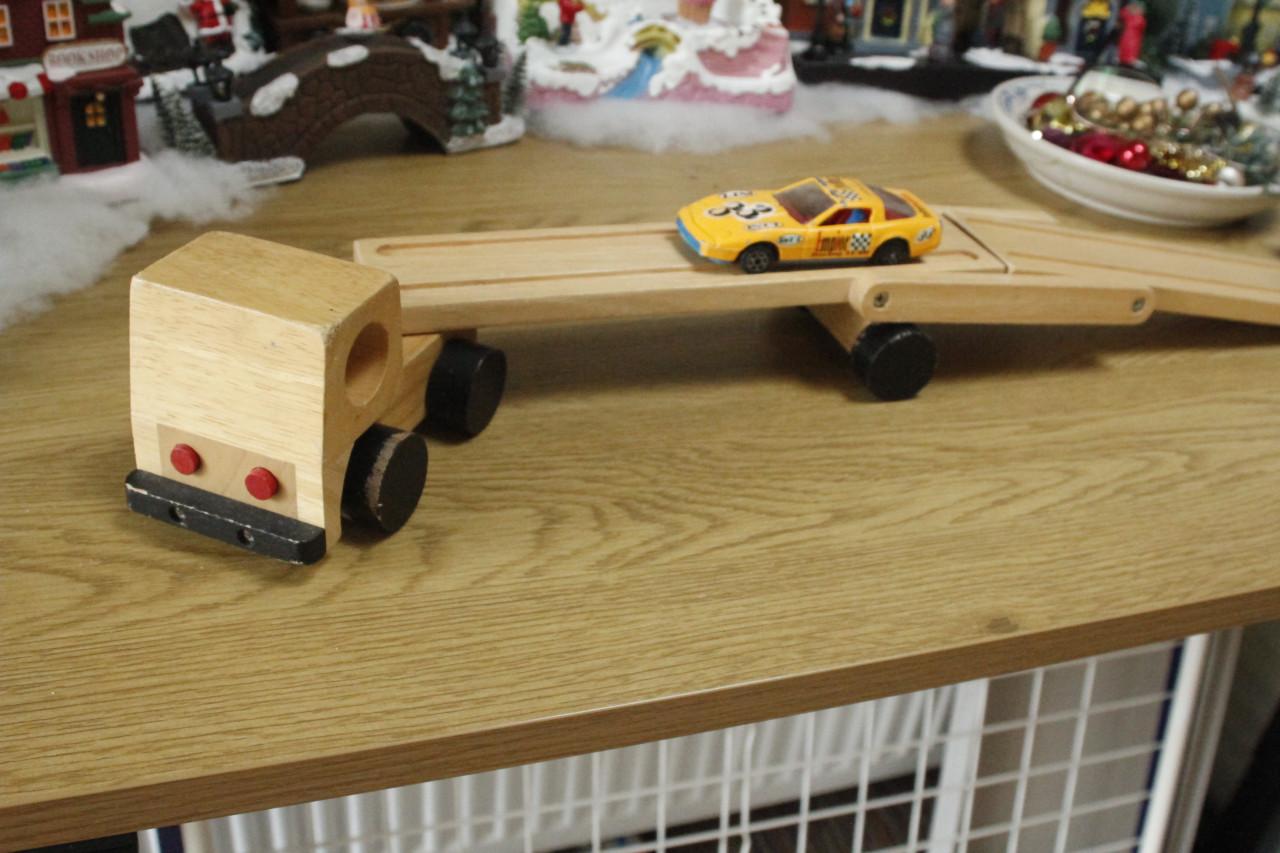 Houten vrachtauto, oplegger