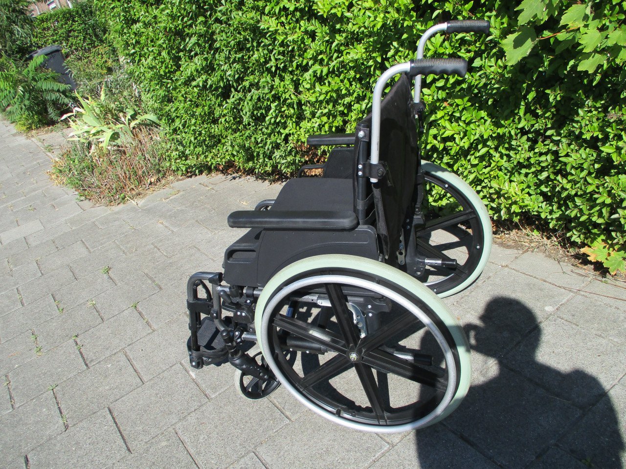 Te koop QUICKIE rolstoel voor grotere en zwaardere mensen (max 150 kg )