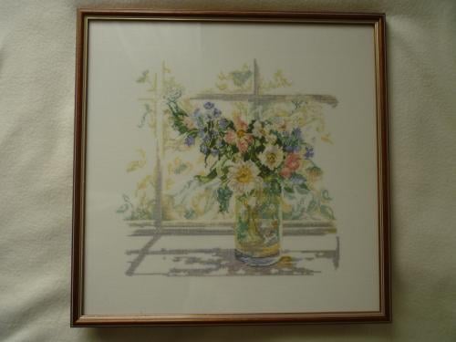 Lanarte Bloemen in zonlicht borduurwerk in lijst 42x42 cm