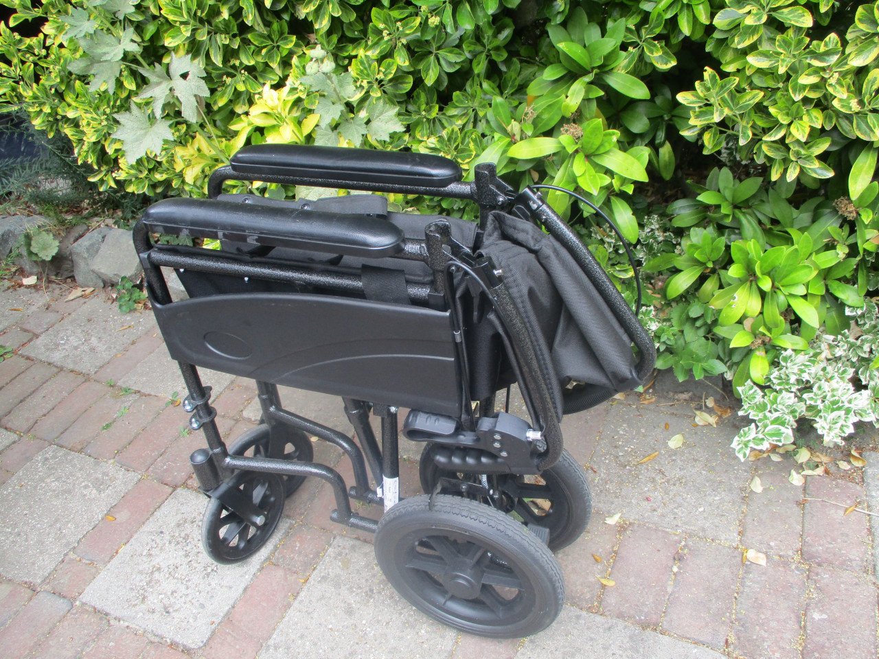 Compacte rolstoel met handremmen te koop