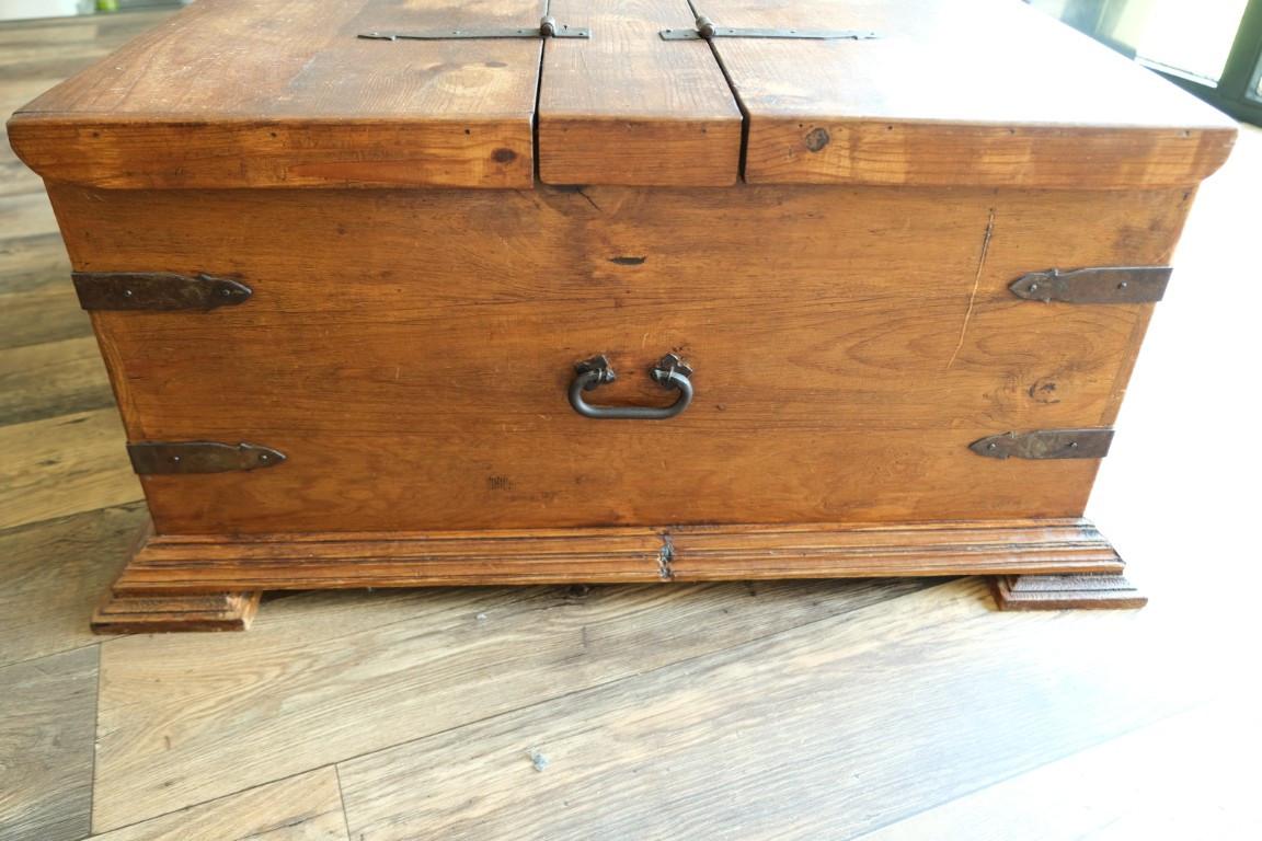 Salontafel , Mexicaanse antieke kist, rechthoekig ,