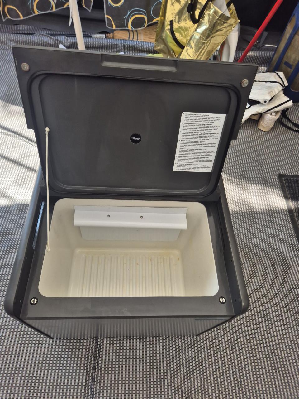 Elektrische koelbox 220 en 12 volt
