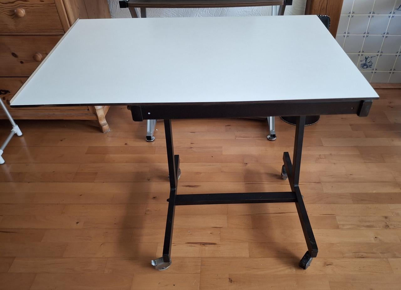 Tafeltje op wieltjes