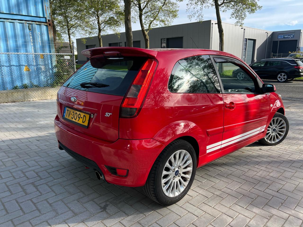 Ford Fiesta 2.0-16V ST 150PK 143.957KM