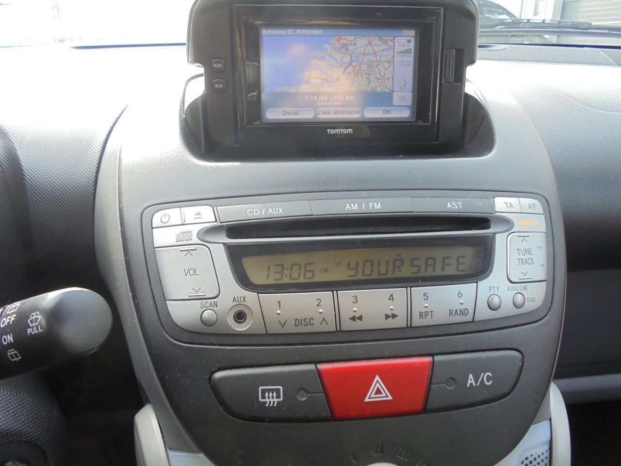 Aygo in Unieke uitvoering,met O.A Kleurenkaart navigatie en stoelverwarming