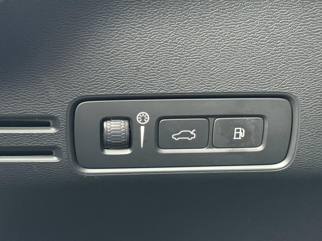 Volvo XC40 t5 262pk recharge r-design| adap.cruise| trekhaak| camera| elek.