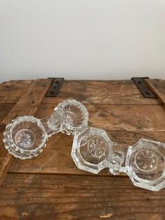 Antieke glazen peper en zout stelletjes