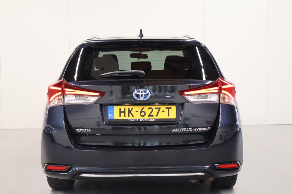 Toyota Auris 1.8 hybrid lease
