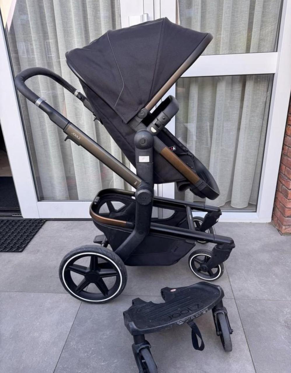 Joolz Day+ Kinderwagen set in kleur Brilliant Black.