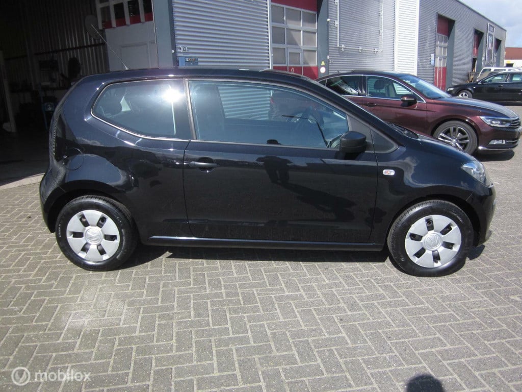 Volkswagen UP! 1.0 move up! airco/stuurbekr/nieuwe apk/nap/goedkoop rijden!