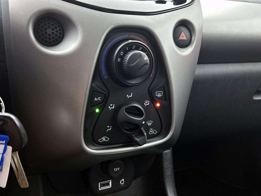 Toyota Aygo 1.0 vvt-i x-play | camera | bluetooth | airco