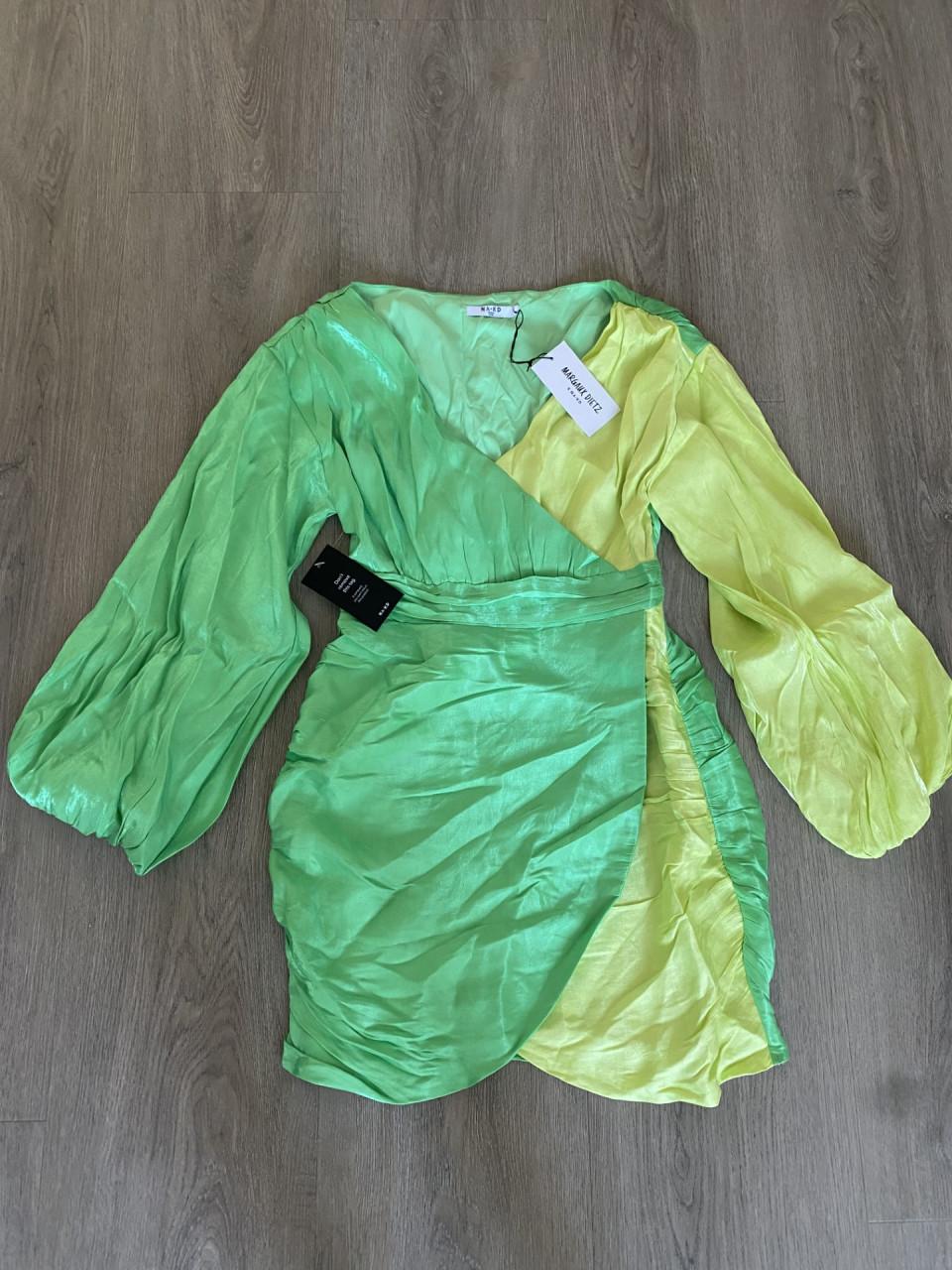 Jurk van NA-KD maat 38.