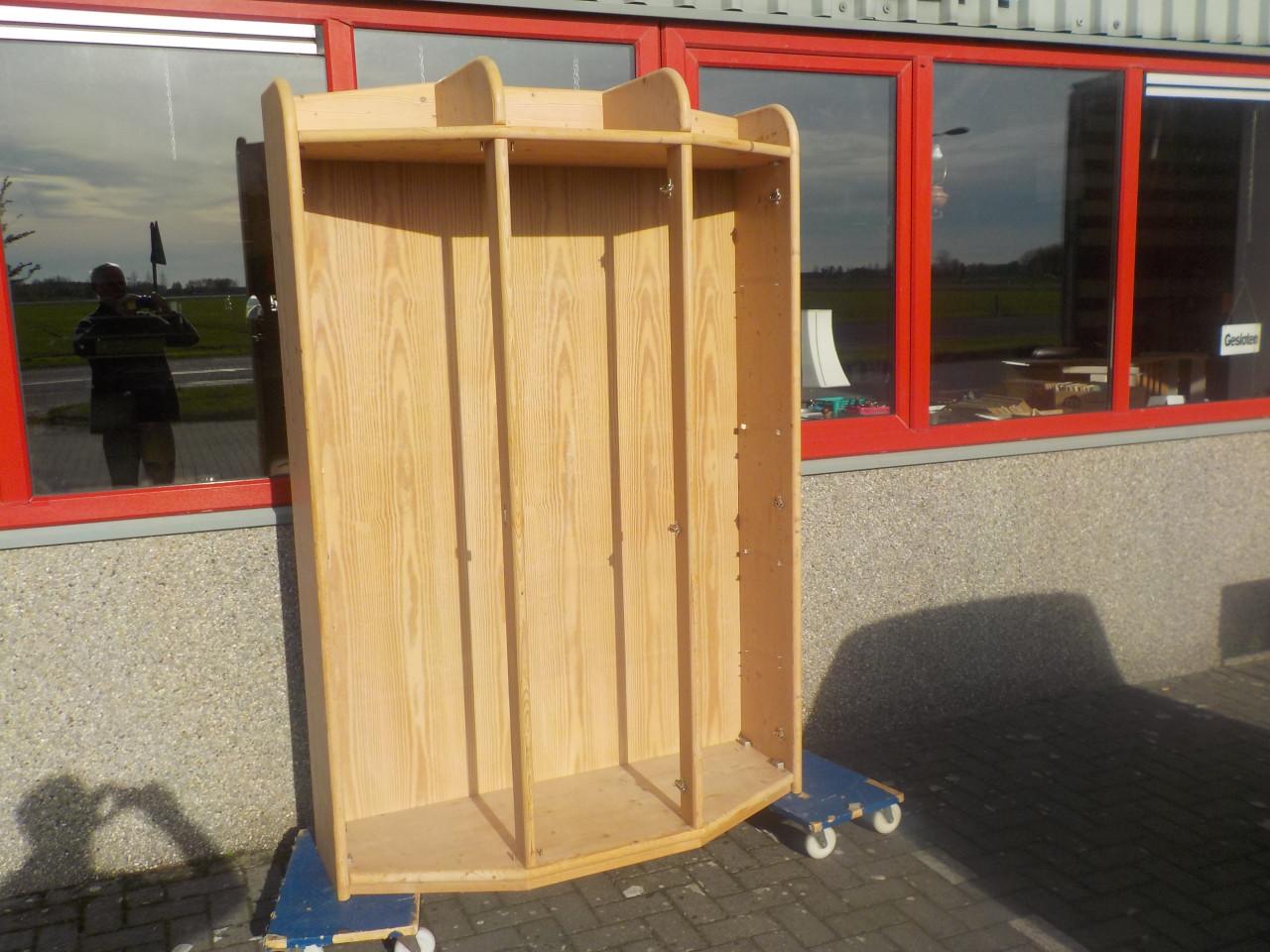 Mooie kwaliteit massief grenen wandmeubel in zeer goede staat