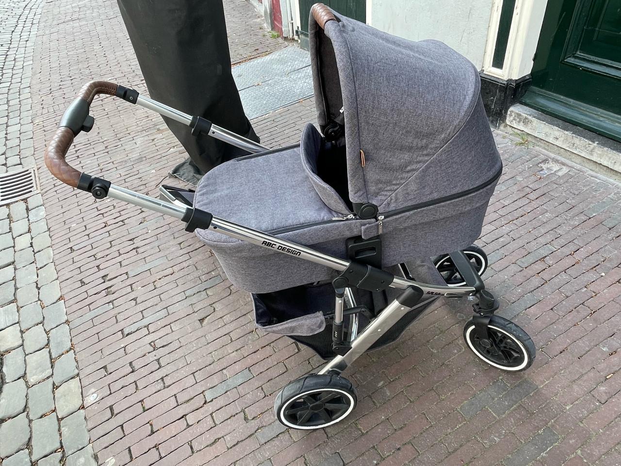 LUXE KINDERWAGEN MET VERING EN LUCHTBANDEN EN 50+ SUNPROTECTION