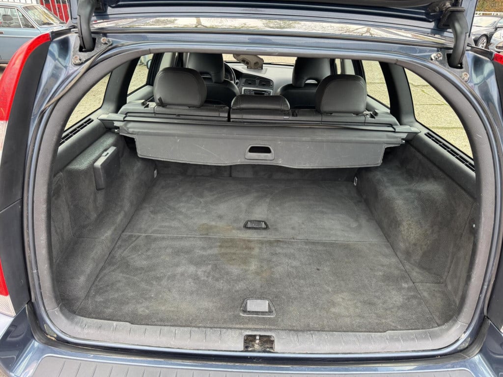 Volvo V70 2.4 d5 edition ii nieuwe apk