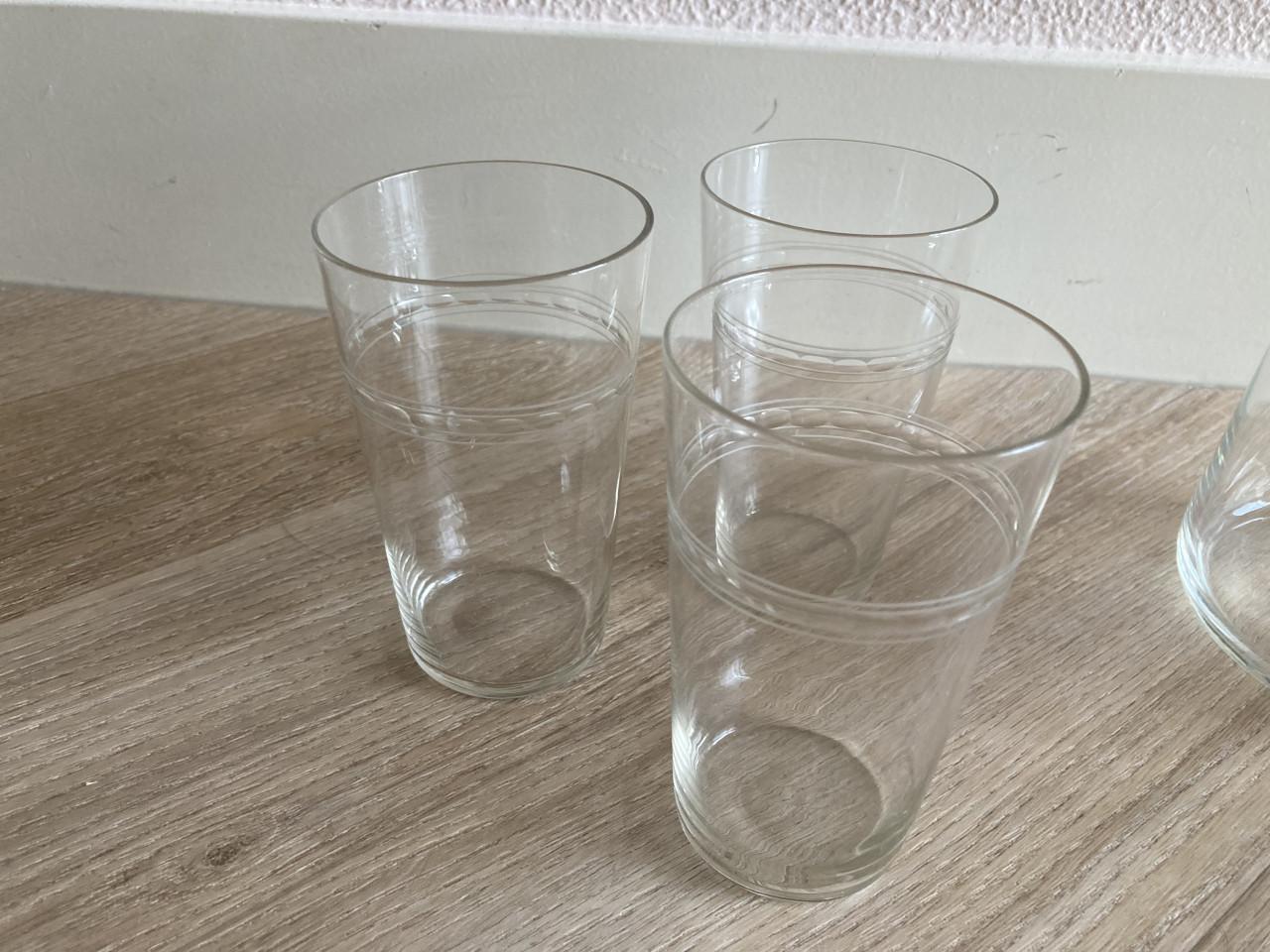 Oud glaswerk karaf en 4 glazen