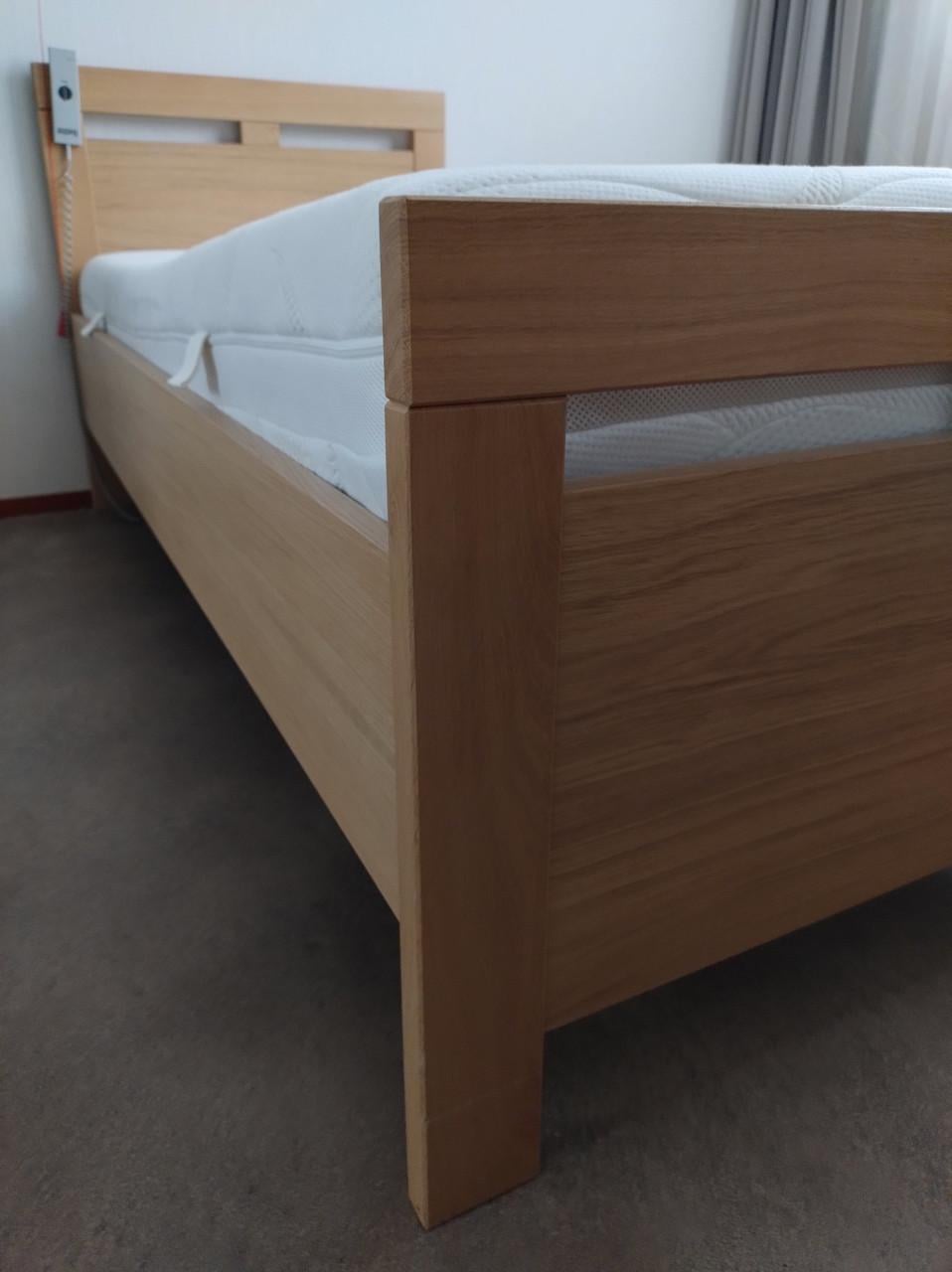 Mooi seniorenbed met (deels) elektrisch verstelbare bodem